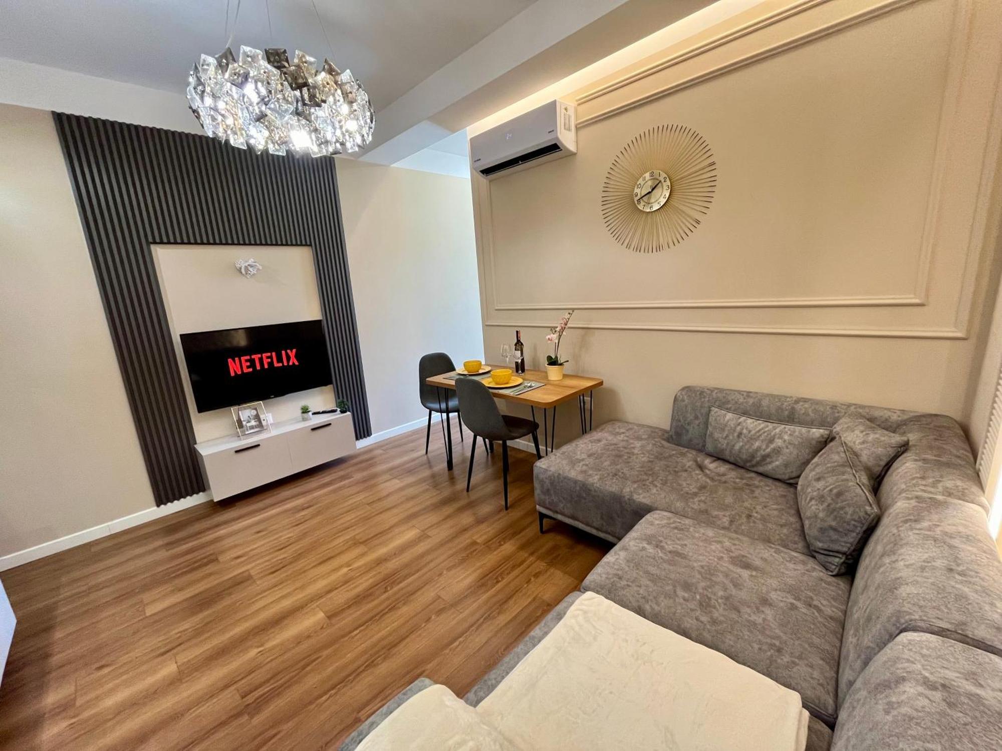 City Center Cozy Apartment Tirana Esterno foto