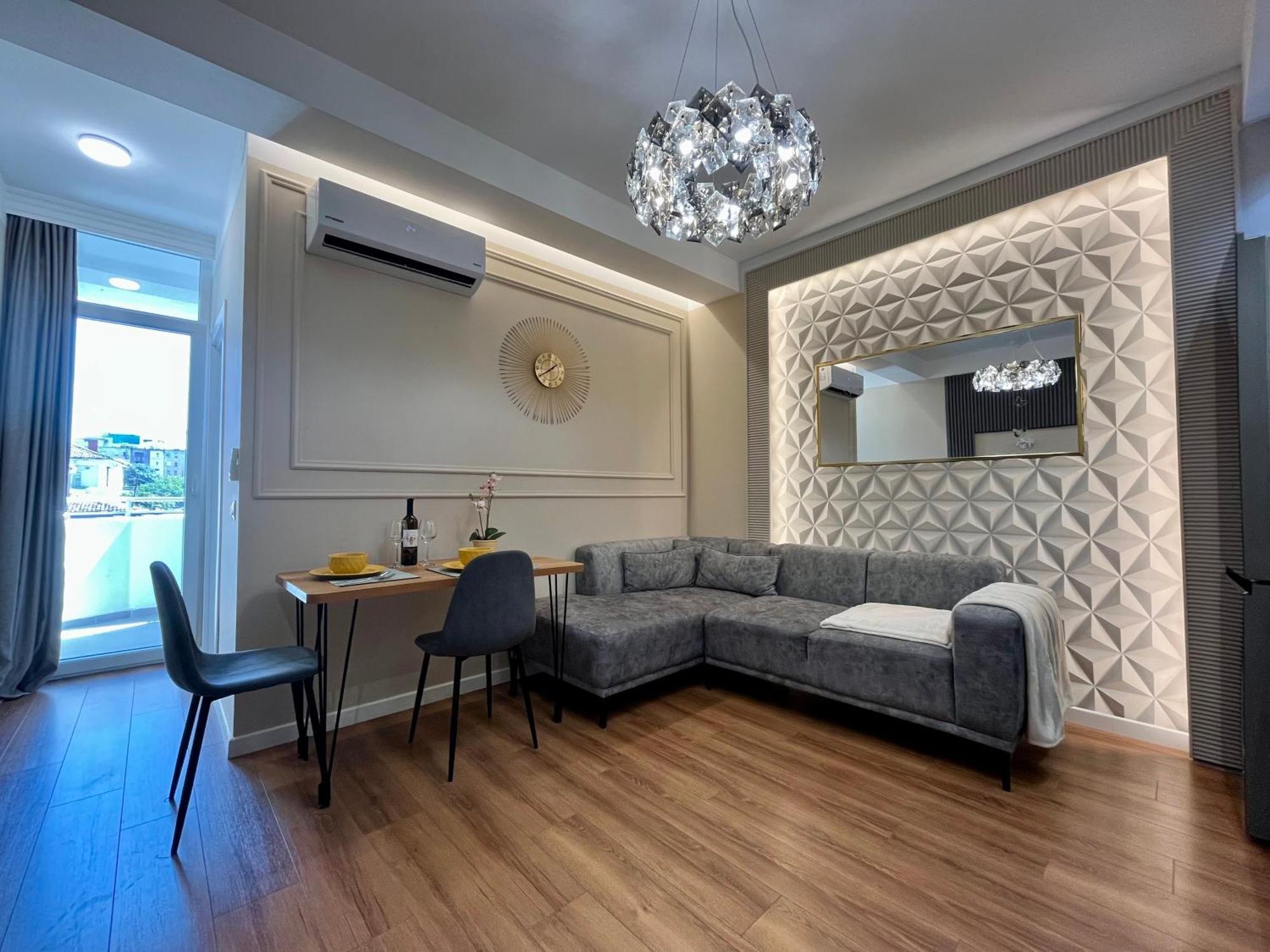 City Center Cozy Apartment Tirana Esterno foto