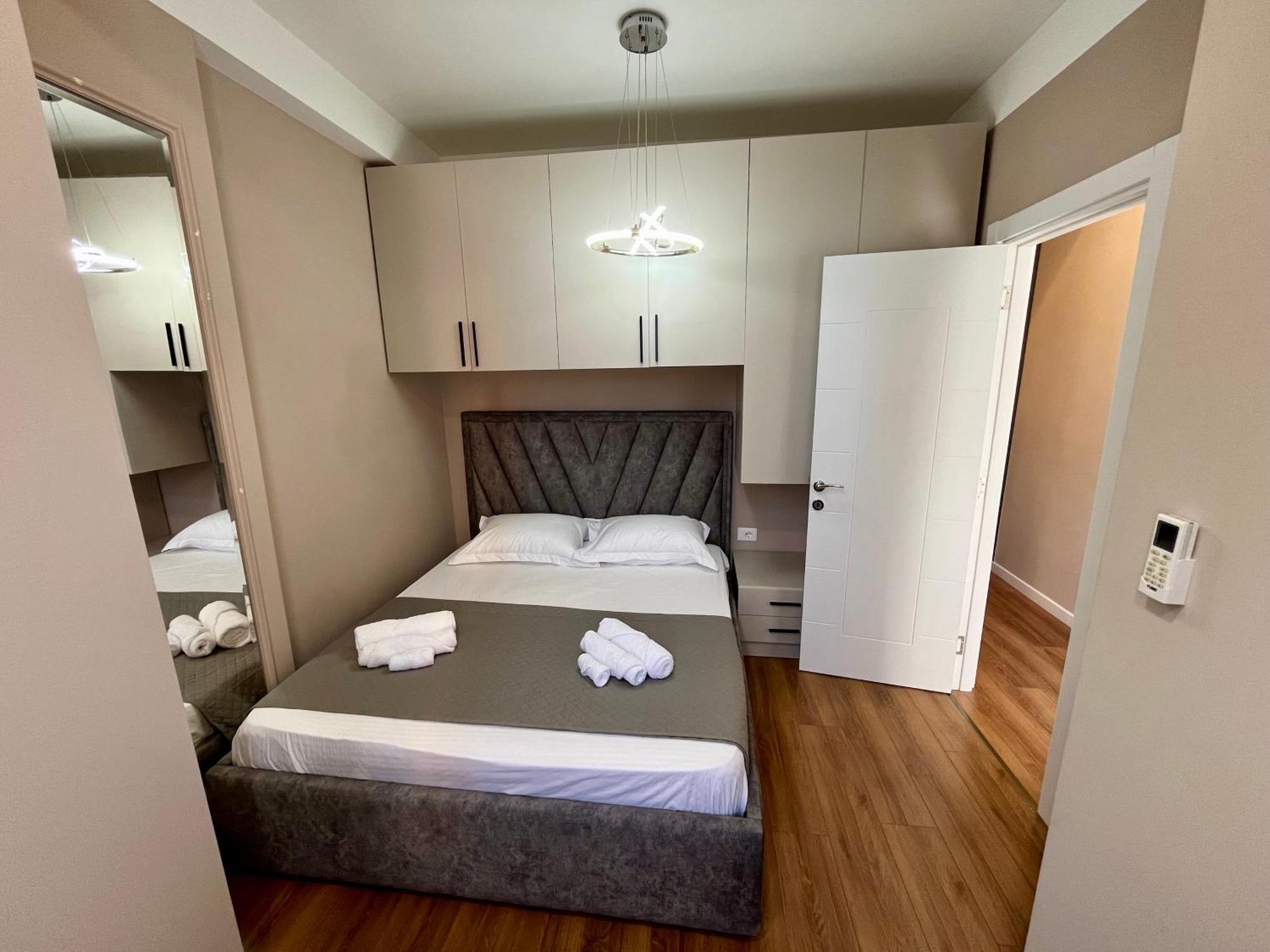 City Center Cozy Apartment Tirana Esterno foto