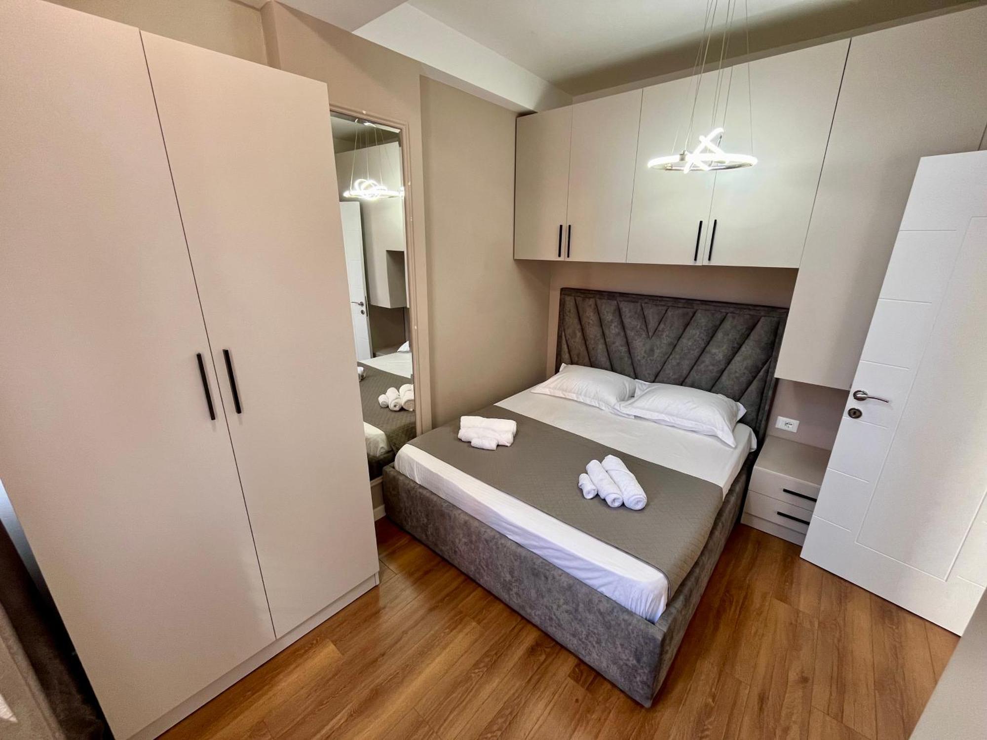 City Center Cozy Apartment Tirana Esterno foto