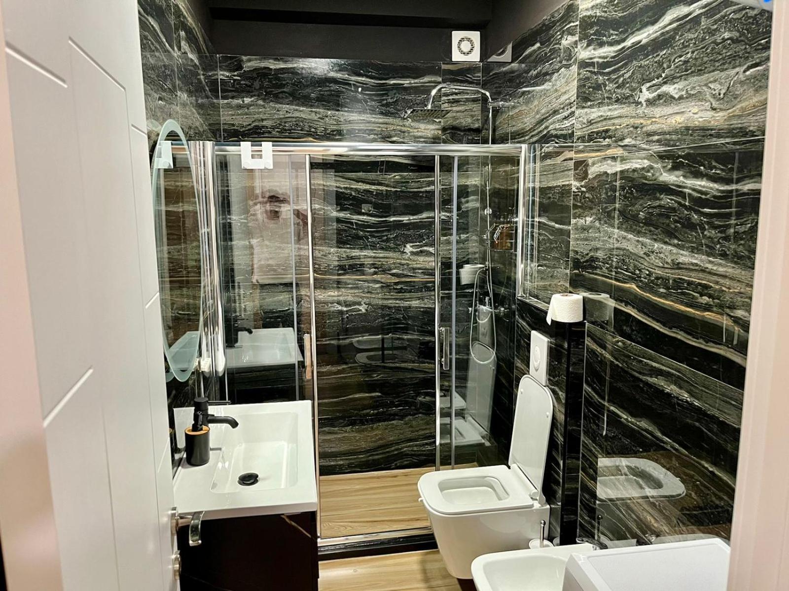 City Center Cozy Apartment Tirana Esterno foto